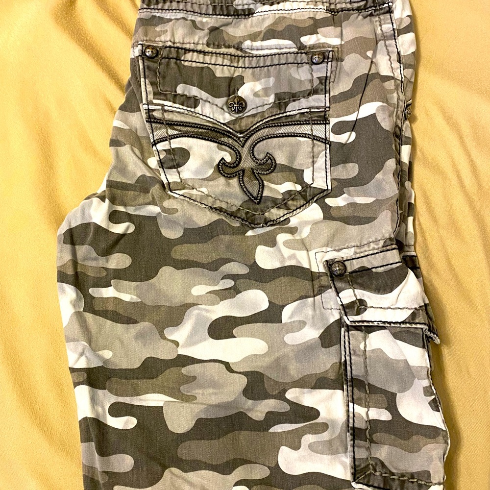 Mens Rock Revival Camouflage Shorts Size 42